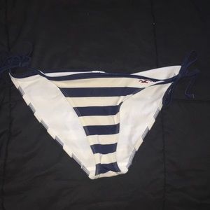 NAVY BLUE & WHITE STRIPPED HOLLISTER BILINI BOTTOM